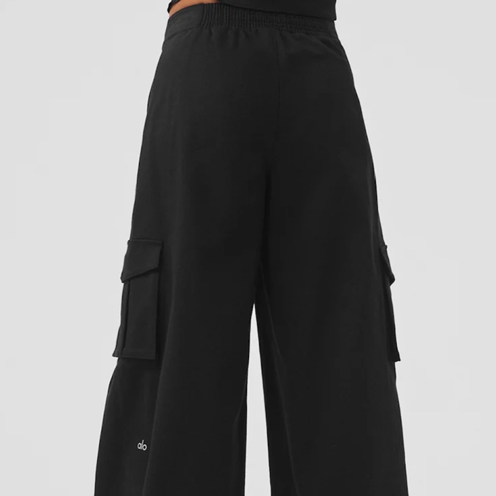 ALO Yoga Black Cargo Pants - Picture 2 of 6